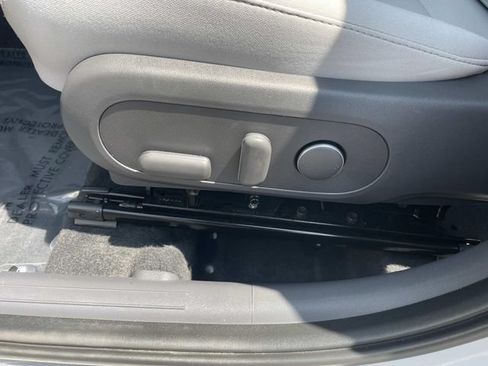 Used 2025 Hyundai Kona SEL AWD/4WD image 19