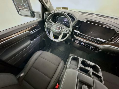 Used 2025 GMC Sierra 2500 SLE w/ SLE Value Package; AWD/4WD image 9