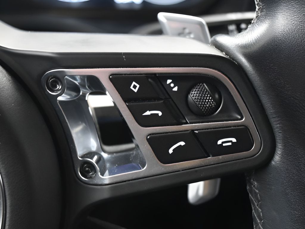 Certified 2022 Porsche Cayenne Turbo S AWD/4WD image 22