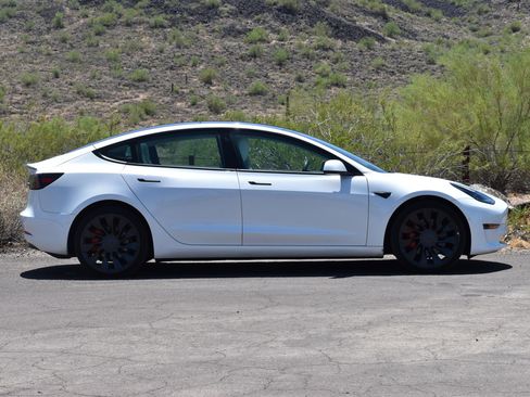 Used 2023 Tesla Model 3 Performance image 9