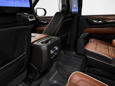 Used 2023 GMC Yukon XL Denali Ultimate w/ LPO, Floor Liner Package AWD/4WD image 24
