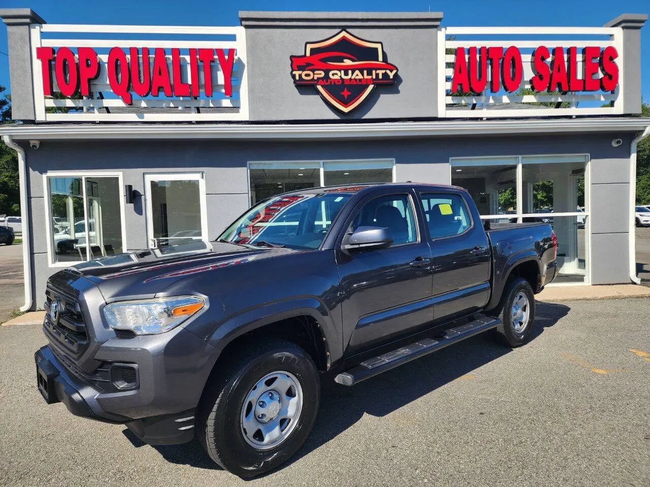 Used 2017 Toyota Tacoma SR w/ Tow Package AWD/4WD image 1