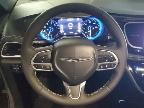 Used 2025 Chrysler Pacifica Select image 27