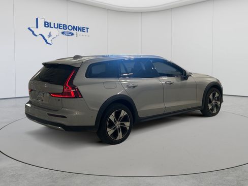 Used 2025 Volvo V60 B5 Cross Country Plus AWD/4WD image 5