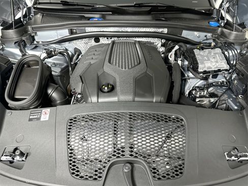 Certified 2025 Porsche Macan image 39