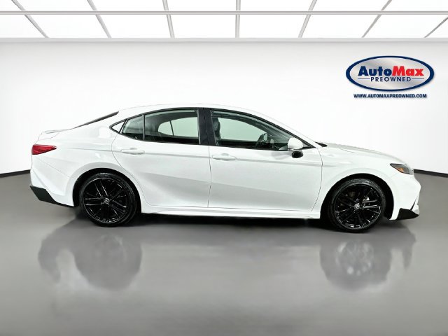 Used 2025 Toyota Camry SE FWD image 9