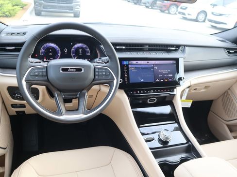 New 2026 Jeep Grand Cherokee Limited AWD/4WD image 2