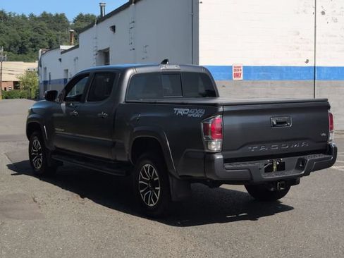 Used 2022 Toyota Tacoma TRD Sport AWD/4WD image 8