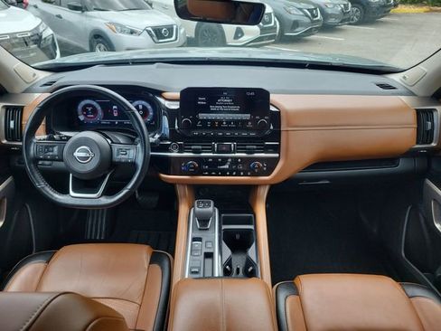 Used 2024 Nissan Pathfinder Platinum image 16