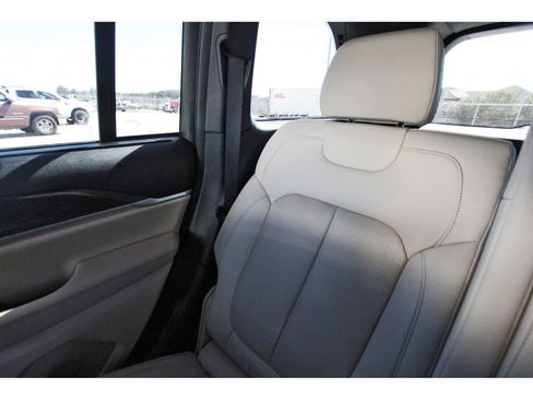 Used 2023 Jeep Grand Cherokee Limited w/ Luxury Tech Group II image 14