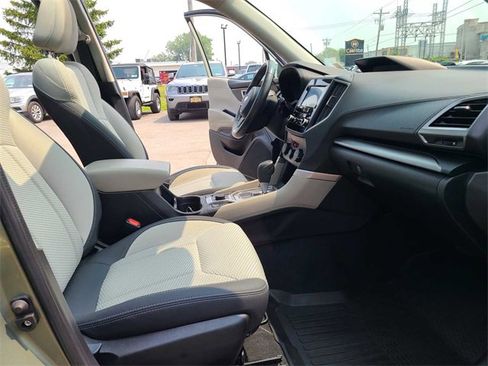 Used 2021 Subaru Forester Premium image 18