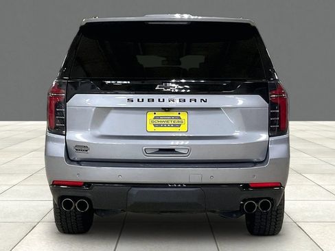Used 2025 Chevrolet Suburban Z71 AWD/4WD image 4