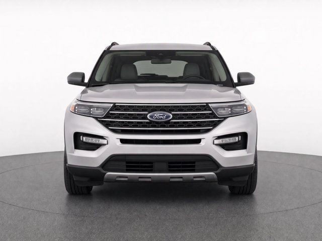 Used 2022 Ford Explorer XLT w/ Equipment Group 202A AWD/4WD image 5