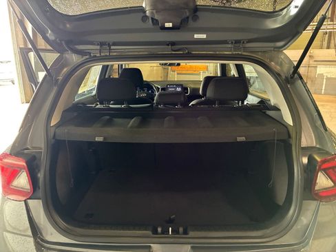 Used 2025 Hyundai Venue SEL FWD image 32