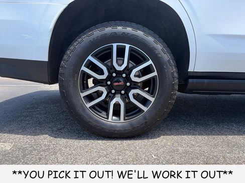 Used 2023 GMC Yukon AT4 w/ Technology Package AWD/4WD image 7