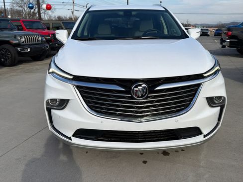 Used 2023 Buick Enclave Essence w/ Sound and Sites Package image 3