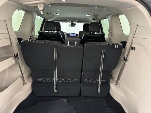 Used 2022 Chrysler Pacifica Touring-L FWD image 30