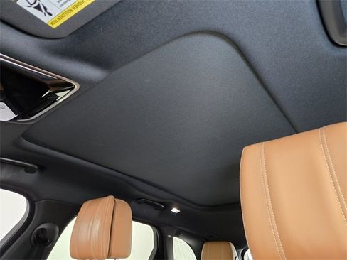 Used 2020 Land Rover Range Rover Velar R-Dynamic HSE image 11