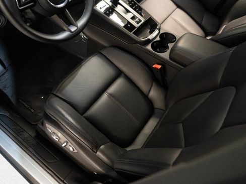 Certified 2026 Porsche Macan AWD/4WD image 13