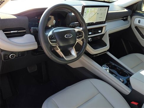 New 2025 Ford Explorer Active w/ Active Comfort Package image 17