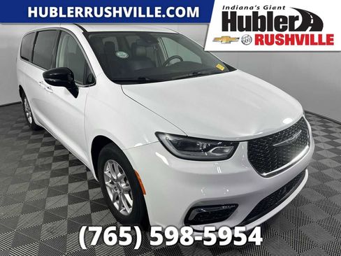 Used 2024 Chrysler Pacifica Touring-L FWD image 1