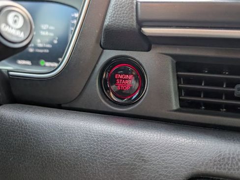 Used 2025 Honda Pilot Black Edition image 27