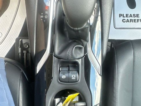 Used 2025 Toyota Corolla Cross XLE FWD image 31