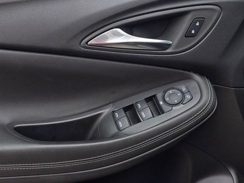 Used 2025 Buick Encore GX Preferred AWD/4WD image 9
