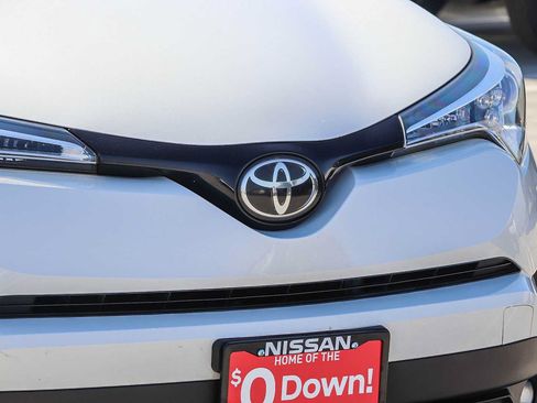 Used 2019 Toyota C-HR Limited FWD image 5