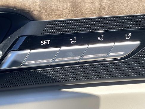 Used 2017 Genesis G90 3.3T Premium image 17