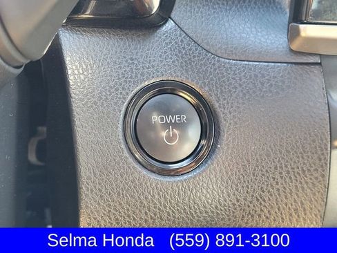 Used 2025 Toyota Camry SE image 18