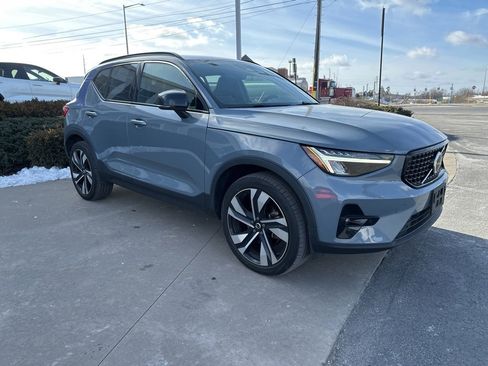 Certified 2023 Volvo XC40 B5 Ultimate w/ Protection Package Premier image 3