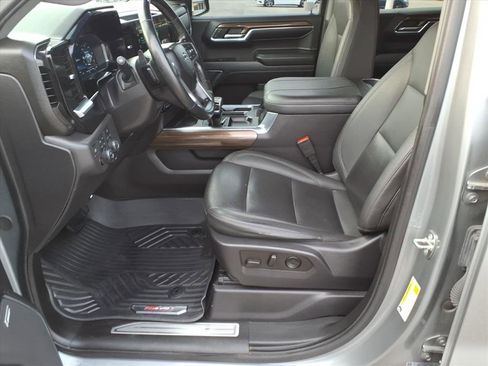 Used 2024 Chevrolet Silverado 1500 LT Trail Boss w/ Convenience Package II AWD/4WD image 11
