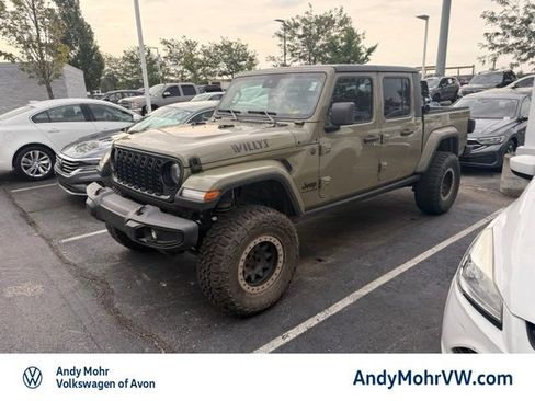 Used 2025 Jeep Gladiator Sport AWD/4WD image 2