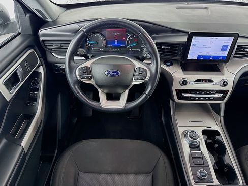 Used 2022 Ford Explorer XLT image 27