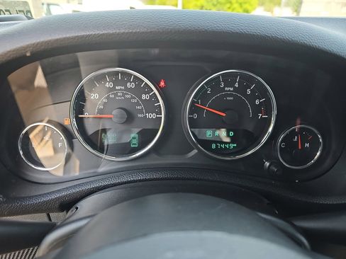 Used 2015 Jeep Wrangler Unlimited Sahara w/ Connectivity Group AWD/4WD image 18