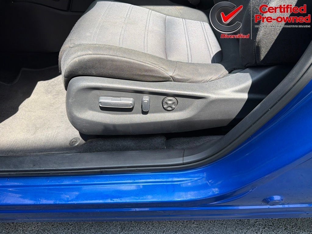 Used 2020 Honda CR-V EX image 40