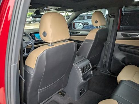 Used 2024 Volkswagen Atlas Cross Sport SE w/ Panoramic Sunroof Package FWD image 24