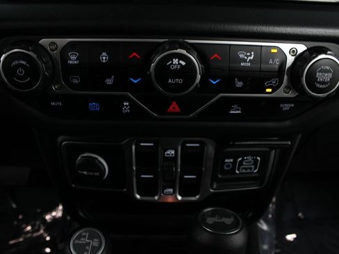 Used 2025 Jeep Wrangler Unlimited Sahara AWD/4WD image 6