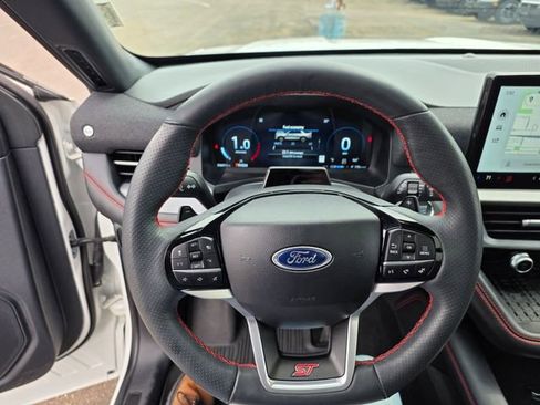 Used 2025 Ford Explorer ST image 30