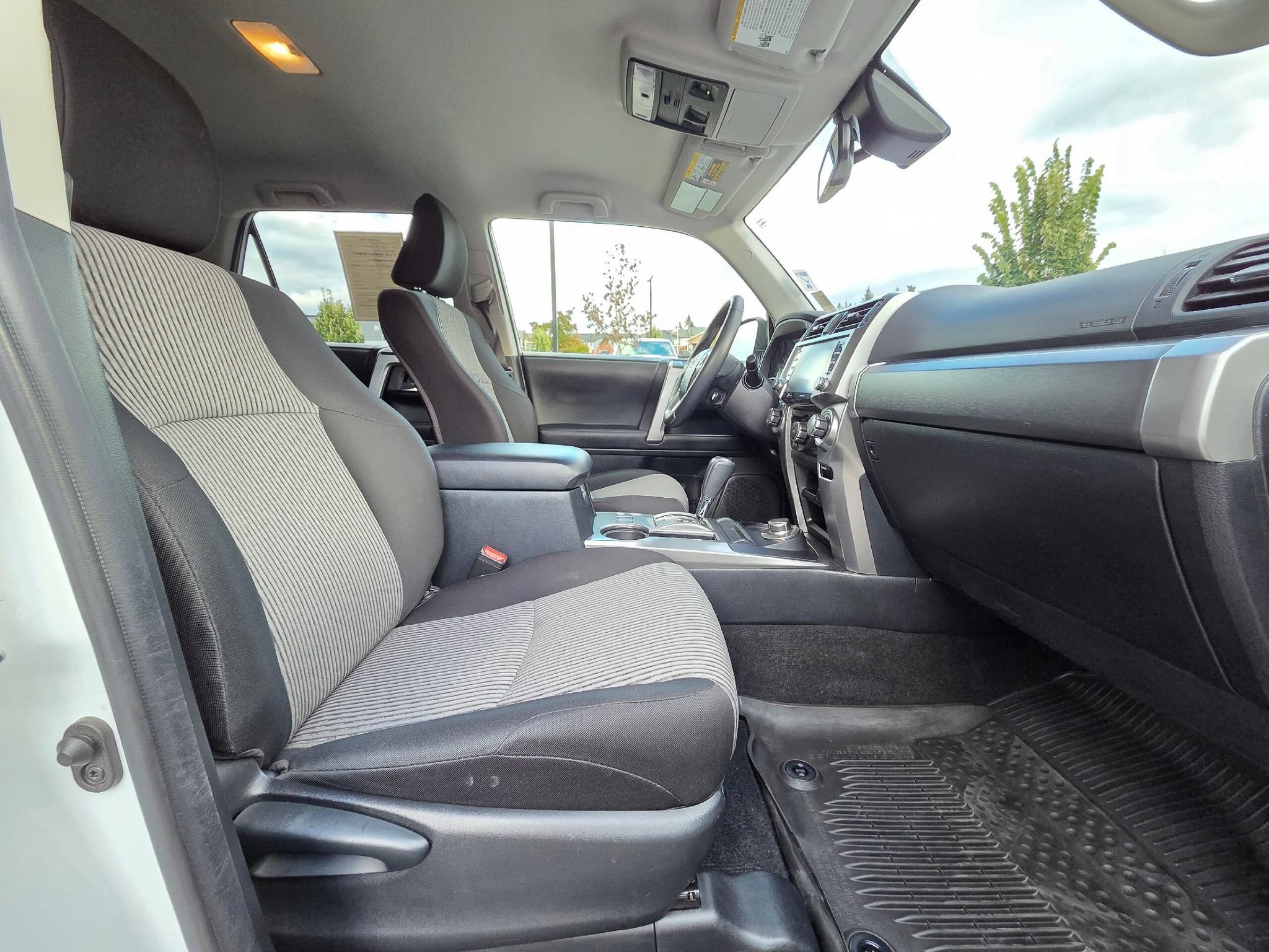 Used 2024 Toyota 4Runner SR5 AWD/4WD image 30