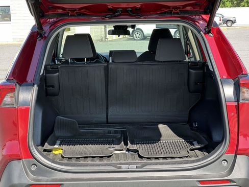 Used 2020 Toyota RAV4 XLE w/ Convenience Package AWD/4WD image 11
