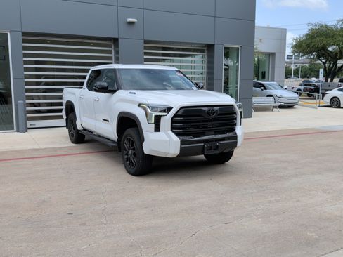 Used 2025 Toyota Tundra Limited AWD/4WD image 2