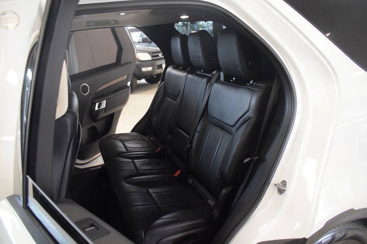 Used 2017 Land Rover Discovery HSE AWD/4WD image 41