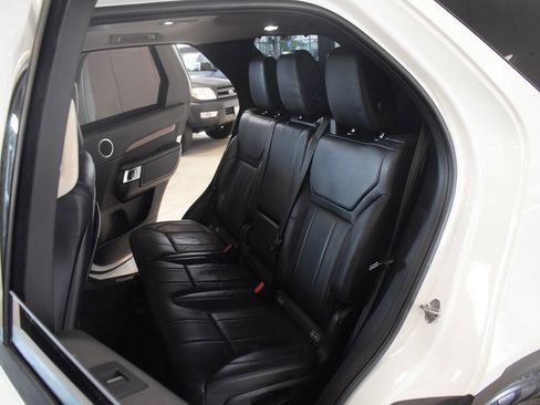 Used 2017 Land Rover Discovery HSE AWD/4WD image 41