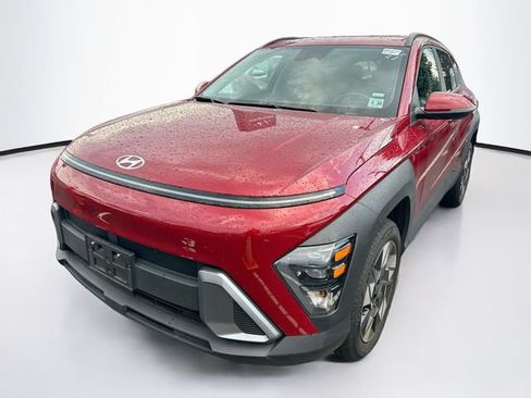 Certified 2025 Hyundai Kona SEL AWD/4WD image 2