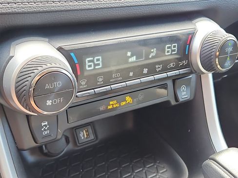 Used 2023 Toyota RAV4 XLE FWD image 32
