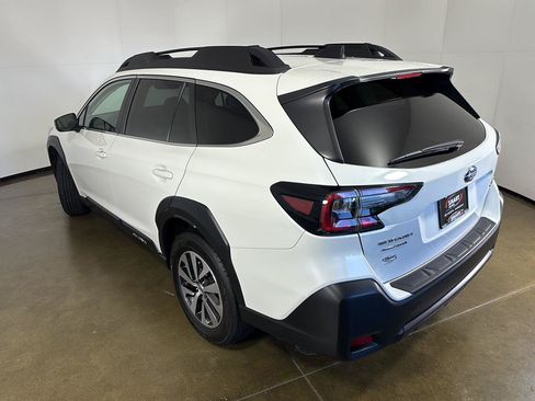Used 2025 Subaru Outback Premium AWD/4WD image 12