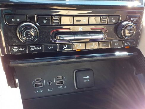 Used 2023 Jeep Grand Cherokee Limited image 25