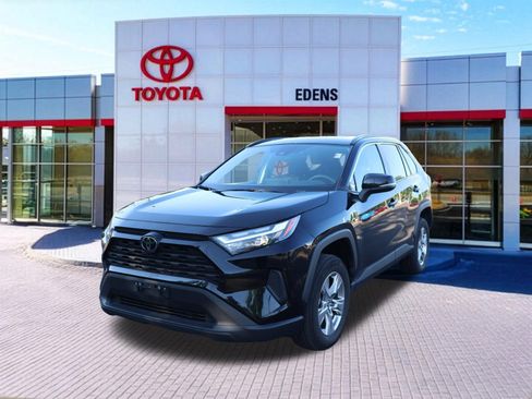 Used 2025 Toyota RAV4 XLE FWD image 8